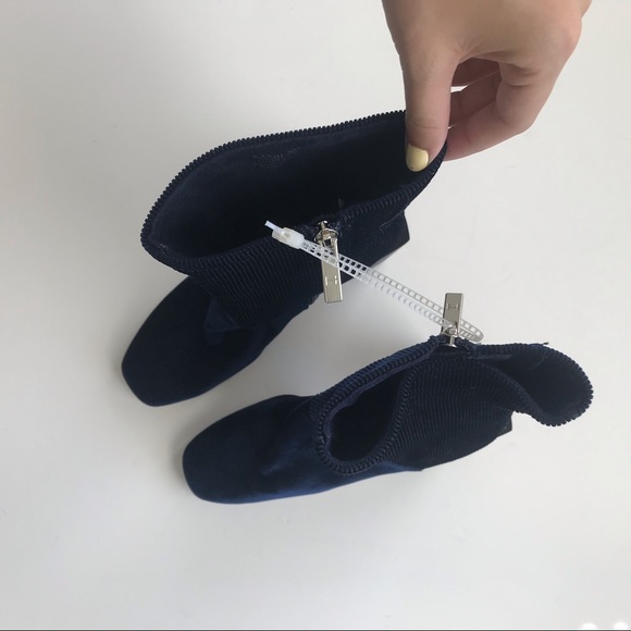 NWT Halston blue velour ribbed block heel booties - Picture 2 of 5